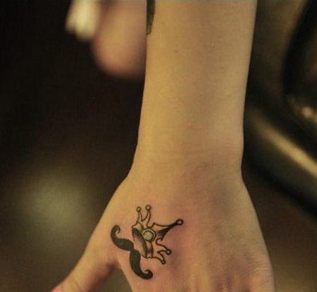 虎口胡子和皇冠纹身图案