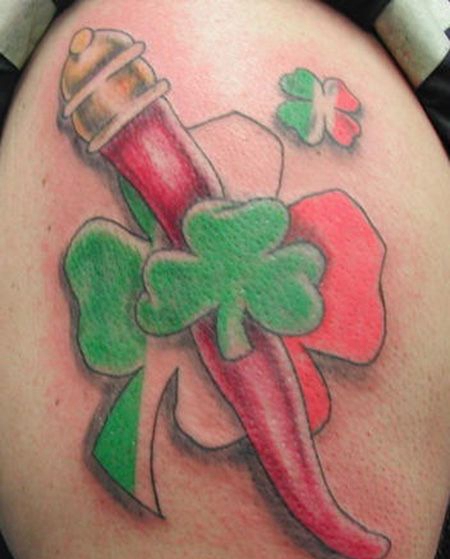 大臂红色辣椒纹身图案