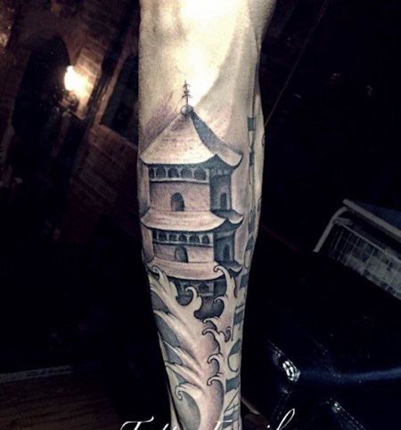 小臂宝塔纹身图片