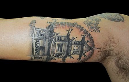 大臂宝塔纹身图案