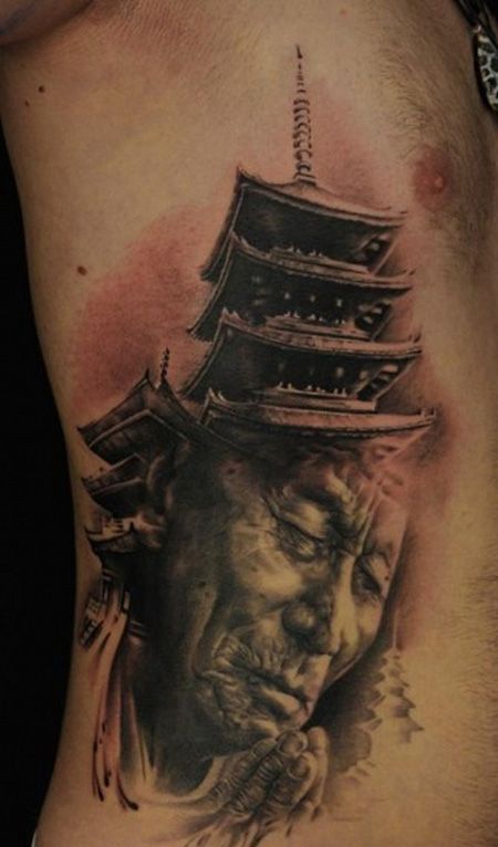 腰部宝塔纹身图片缩略频道推荐图