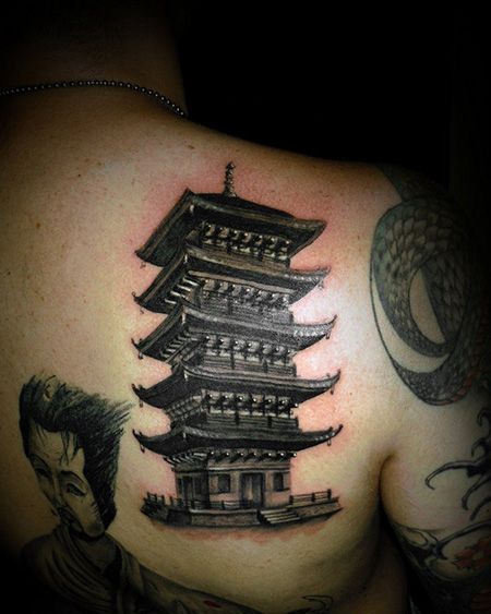 背部古典宝塔纹身图案