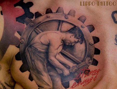 胸前工人和齿轮纹身图案