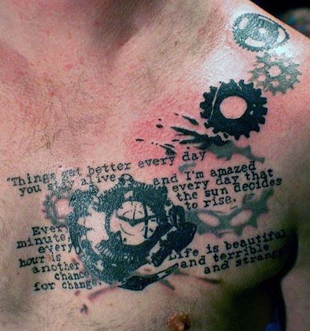 胸前个性海报风齿轮纹身图片