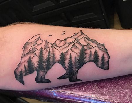 手臂熊和山脉纹身图片