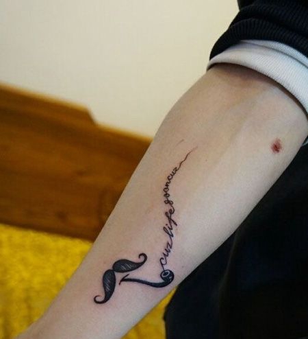 小臂胡子和烟斗纹身图案