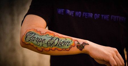 手腕烟斗纹身图案