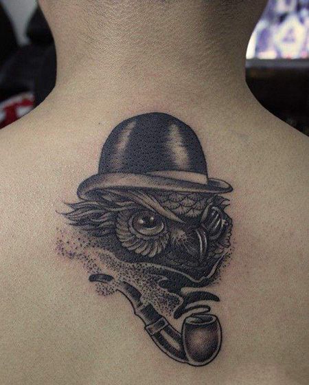 背部烟斗纹身图案