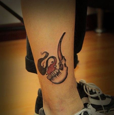 脚踝骷髅烟斗纹身图案