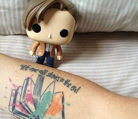 小臂泼墨书本纹身图案