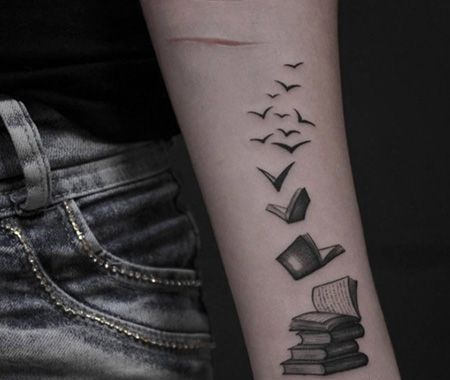 小臂一叠书本纹身图案