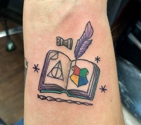 手腕书本纹身图案