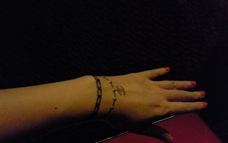 手背香奈儿纹身图案