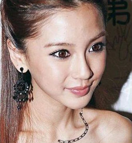 美女锁骨香奈儿纹身图片