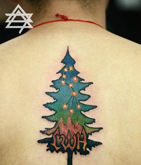 背部圣诞树纹身图案