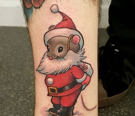脚踝老鼠扮圣诞老人纹身图案