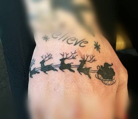 手背圣诞老人纹身图案