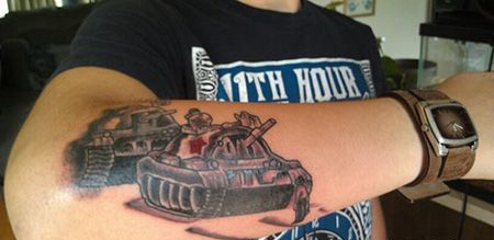 手臂两台坦克纹身图案