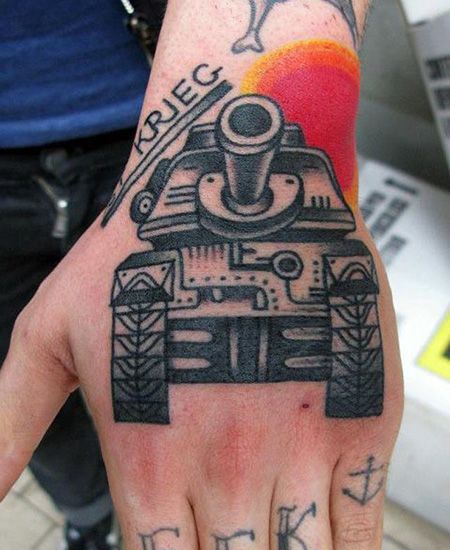 手背坦克纹身图片