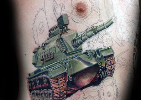 胸前军绿色坦克纹身图案