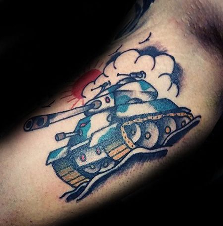 大臂内侧坦克纹身图案