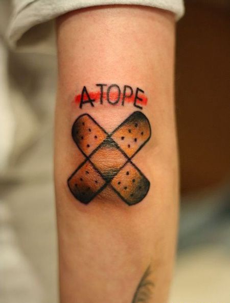 手臂交叉创可贴纹身图案缩略频道推荐图