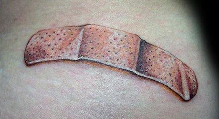 腰部创可贴纹身图案