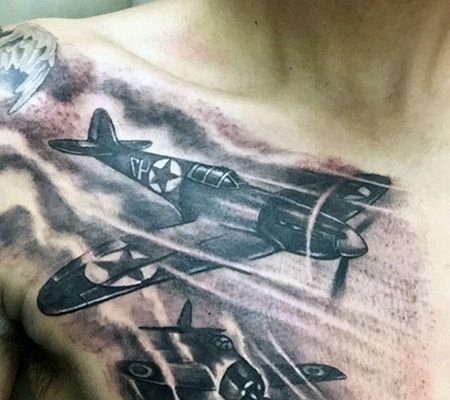 胸前复古战斗机纹身图案