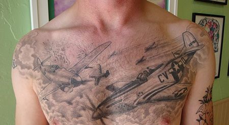 男士胸前战斗机纹身图案