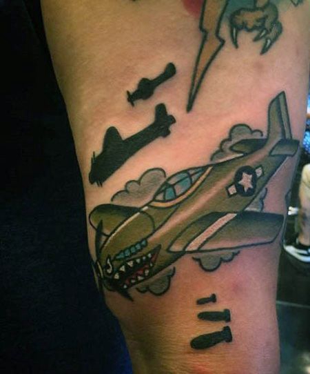 大腿鲨鱼战斗机纹身图案