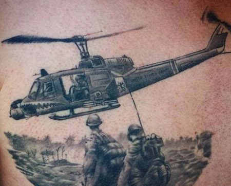 胸前直升机纹身图案