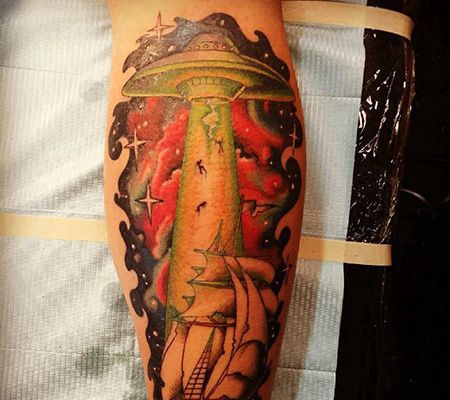 小腿飞碟纹身图案