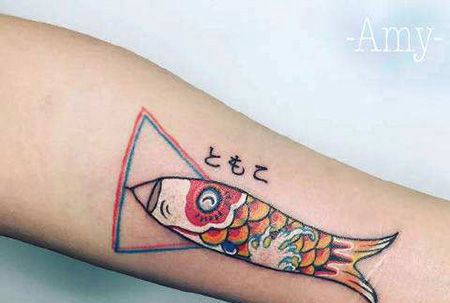 手臂可爱的鲤鱼旗纹身图案