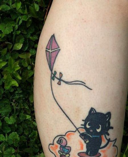 小腿放风筝的猫纹身图案