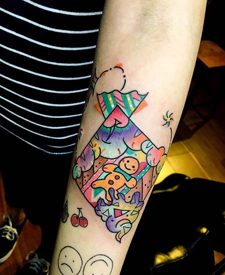 手臂玩偶风筝纹身图案