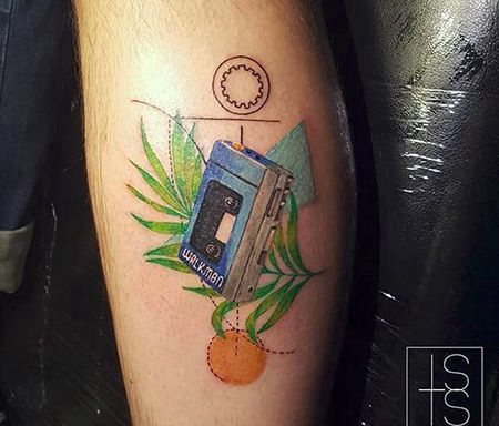 小腿彩色的磁带纹身图案