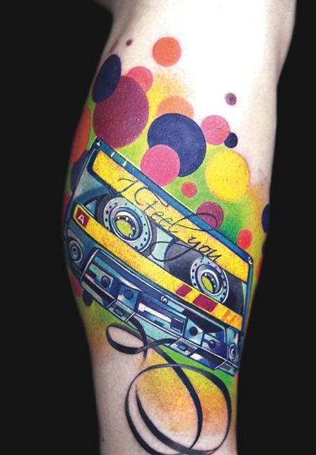 小腿经典的磁带纹身图案