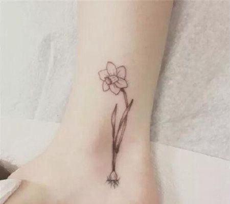 女生脚踝小清新君子兰纹身图片