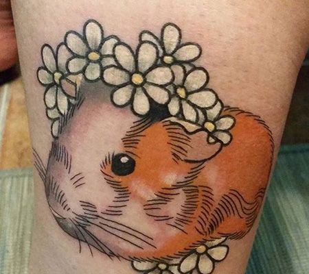 花瓣荷兰猪大腿纹身图案