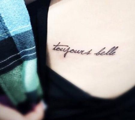 韩国少女时代黄美英胸部英文纹身