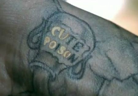 迈克手腕英文字母越狱纹身图案