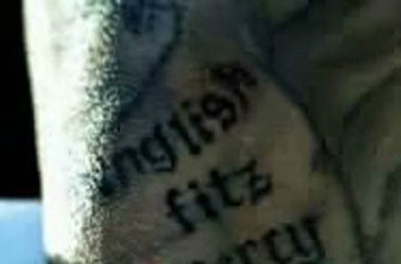 越狱电影米帅字母纹身图片