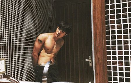 姜潮手臂帅气唯美纹身