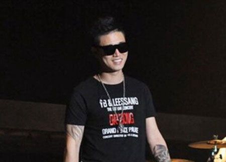 GARY姜熙健演唱会右小臂帅气纹身