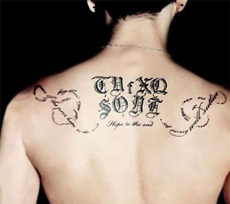 韩国歌手金在中后背纹身图案