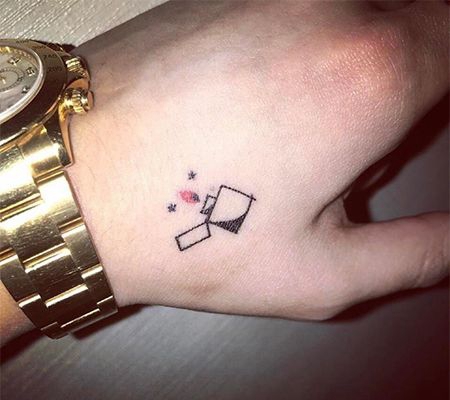 明星龙俊亨虎口打火机纹身