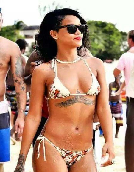 人气偶像Rihanna胸前纹身图案