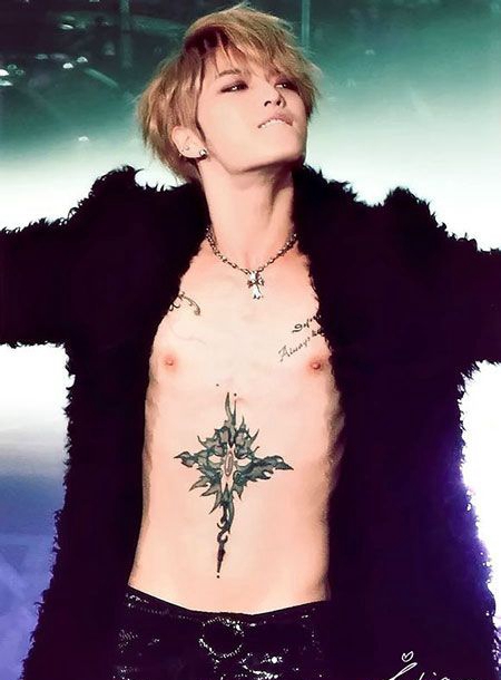 金在中哥特风下腹十字架纹身图案