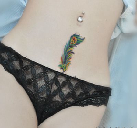 性感美女剖腹产疤痕羽毛纹身