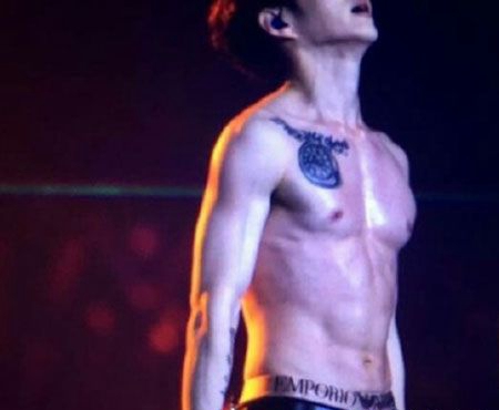 BTOB李昌燮钟表纹身图案